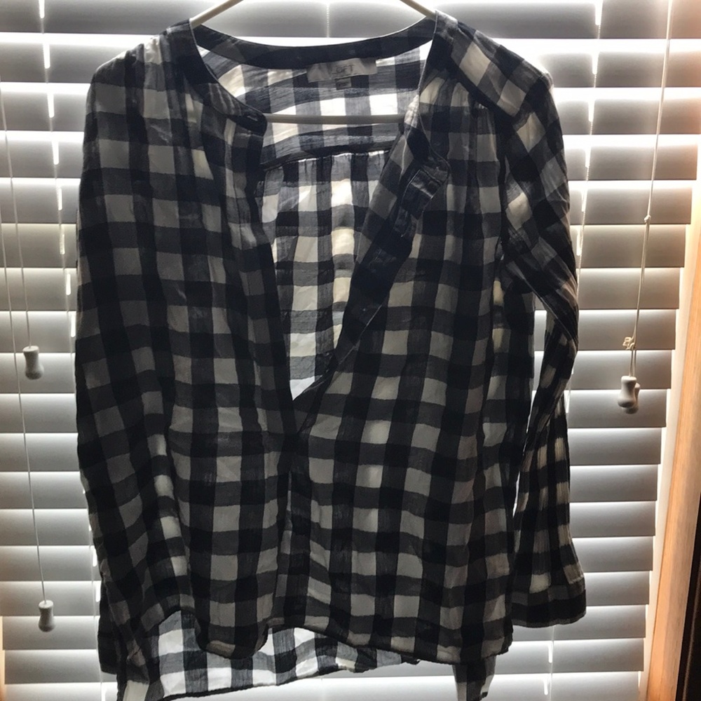 Botton up long sleeve shirt